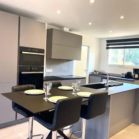 公寓 Renting Le Cedre Spacious In With A Balcony Wifi And Ac