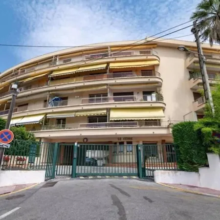 Bnb Renting Le Cèdre Spacious Studio In With A Balcony Wifi&ac Cannes